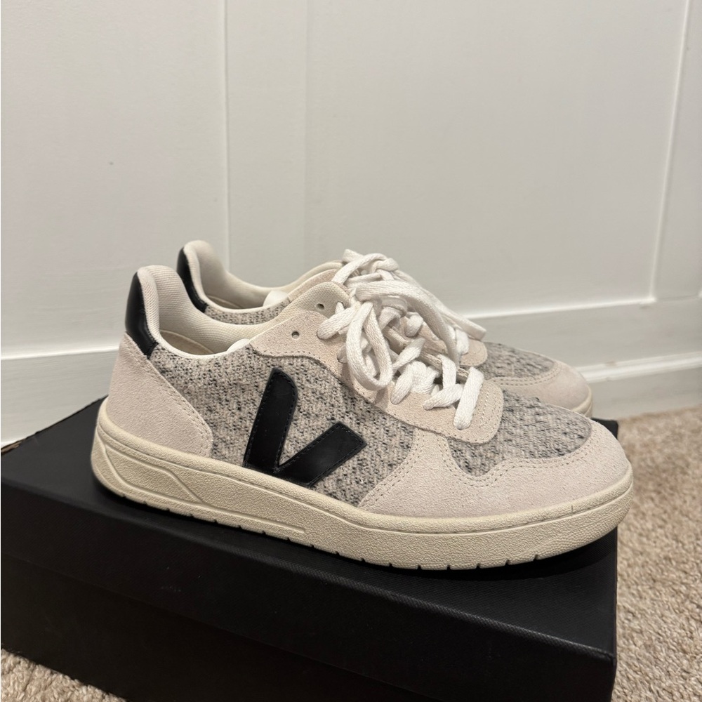Veja Flannel Women’s Sneakers, Size 7
